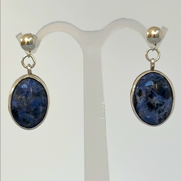 925 Sterling Silver Jewelry - Elegant 925 silver Blue and Silver Dangle Earrings with Elegant Drop Design